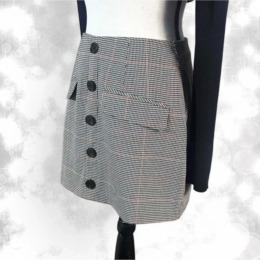 Forever 21 Classic Black and White Houndstooth Skirt - Picture 2 of 6